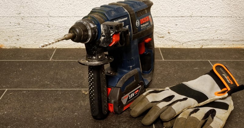 Comment faire un trou dans du carrelage sans le casser
